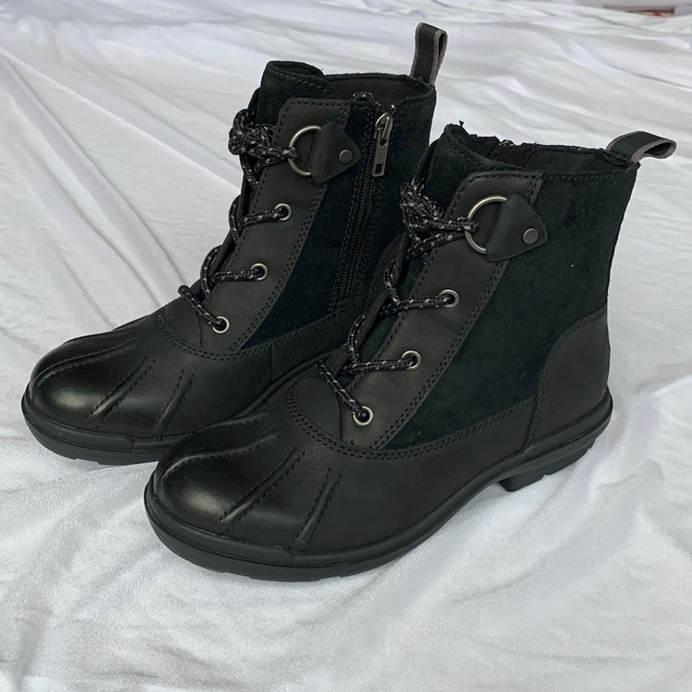 Brand New UGG Hapsburg’s Duck Waterproof Boots size 6